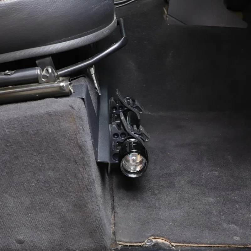 Car Accessories Under 1000 - ขายึดไฟฉายใต้เบาะรถยนต์ ทำจากอลูมิเนียมอัลลอย สีดำ อุปกรณ์ตกแต่งภายในรถยนต์ สำหรับรถยนต์แลนด์โรเวอร์ ดีเฟนเดอร์